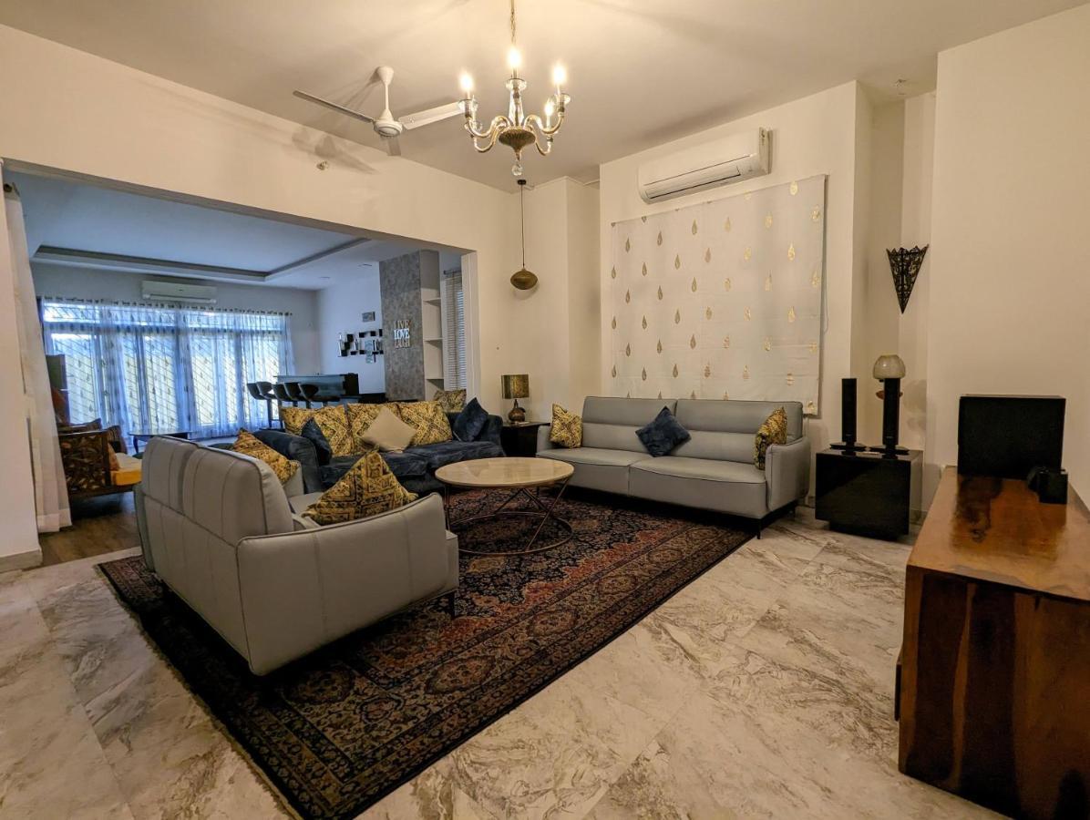 Ferienwohnung The White House Opp Park Hyatt Chennai Exterior foto