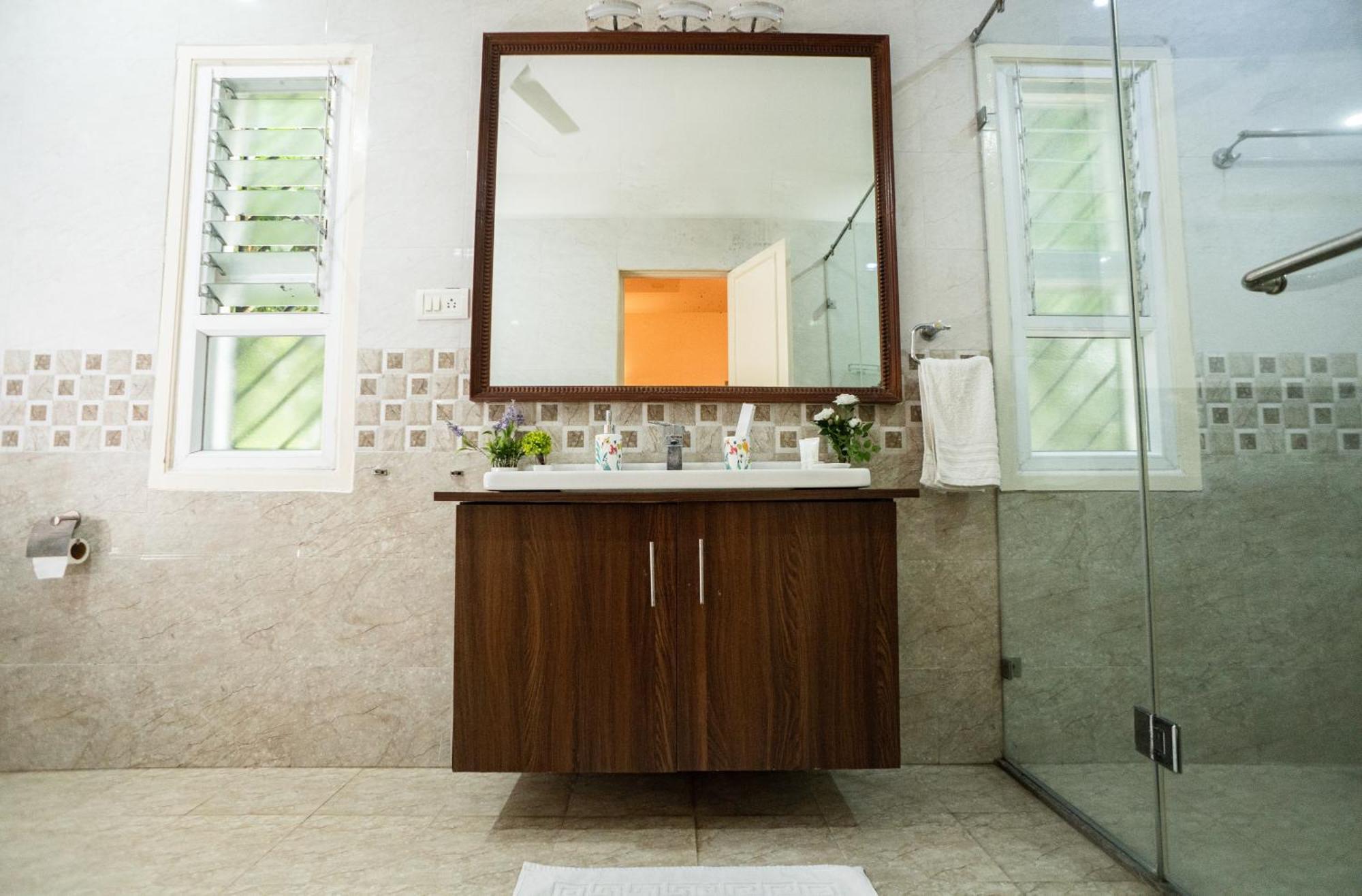 Ferienwohnung The White House Opp Park Hyatt Chennai Exterior foto