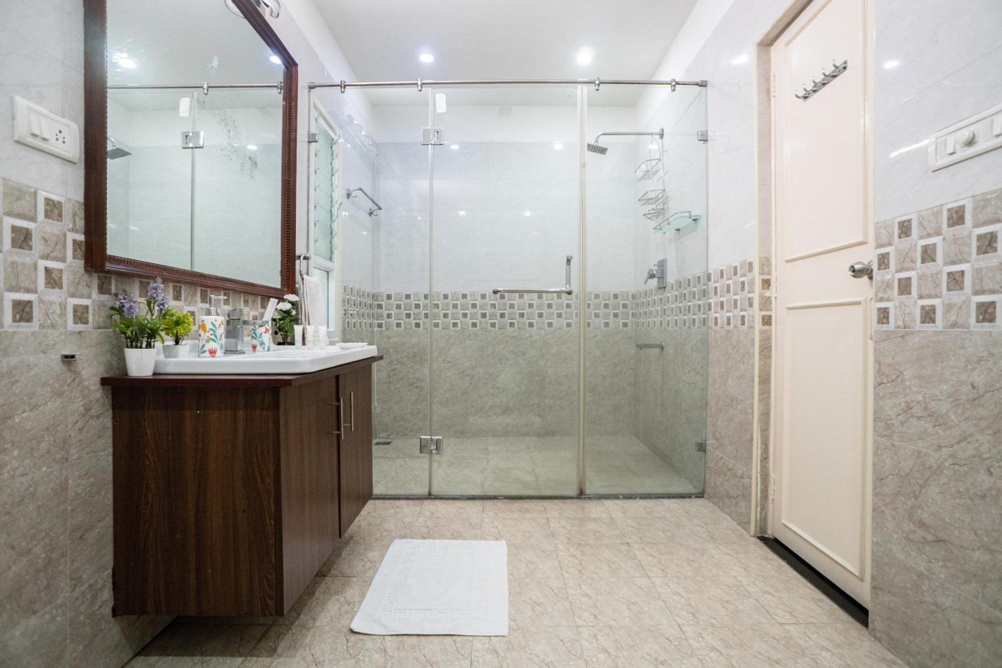 Ferienwohnung The White House Opp Park Hyatt Chennai Exterior foto