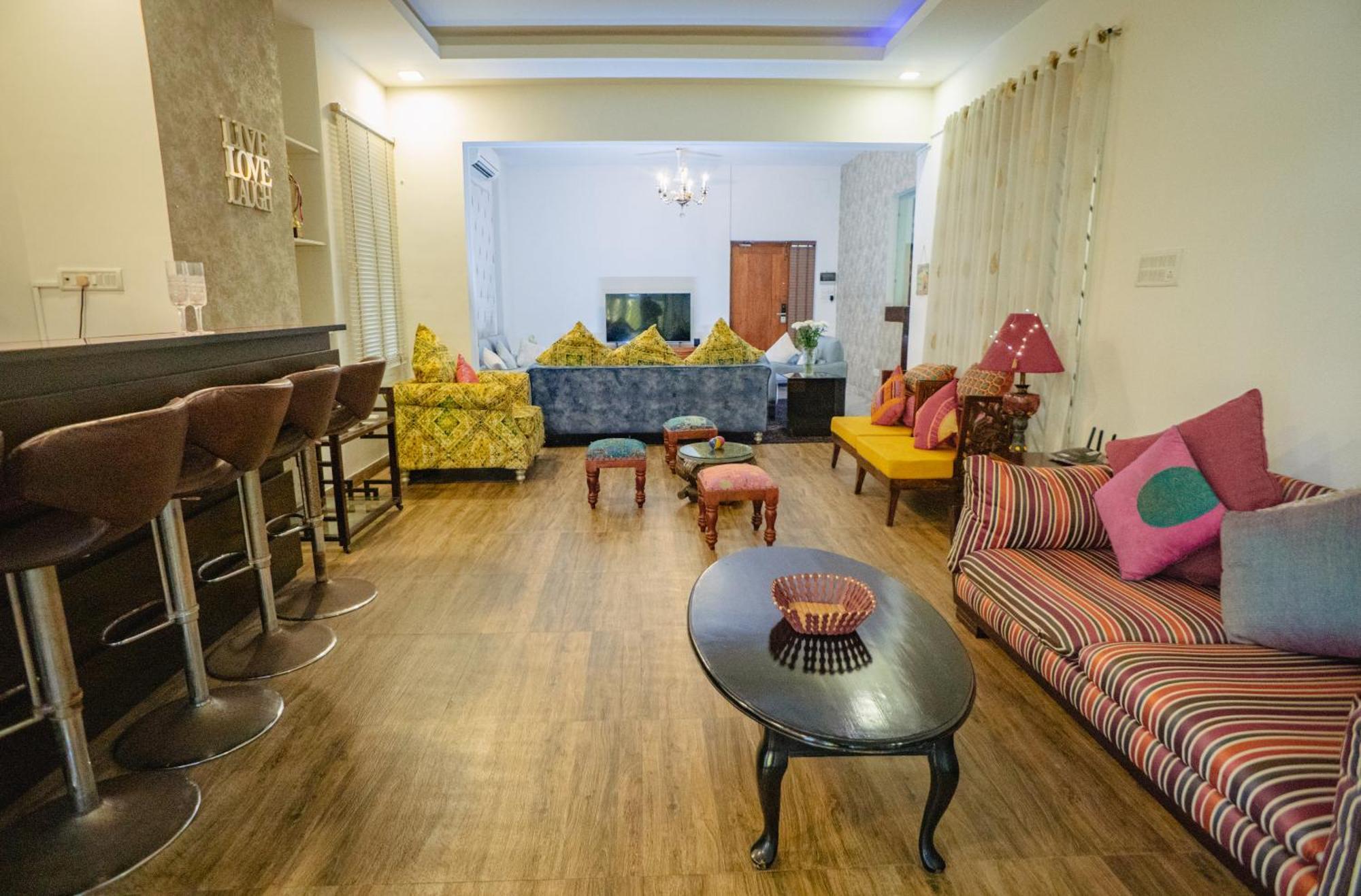Ferienwohnung The White House Opp Park Hyatt Chennai Exterior foto